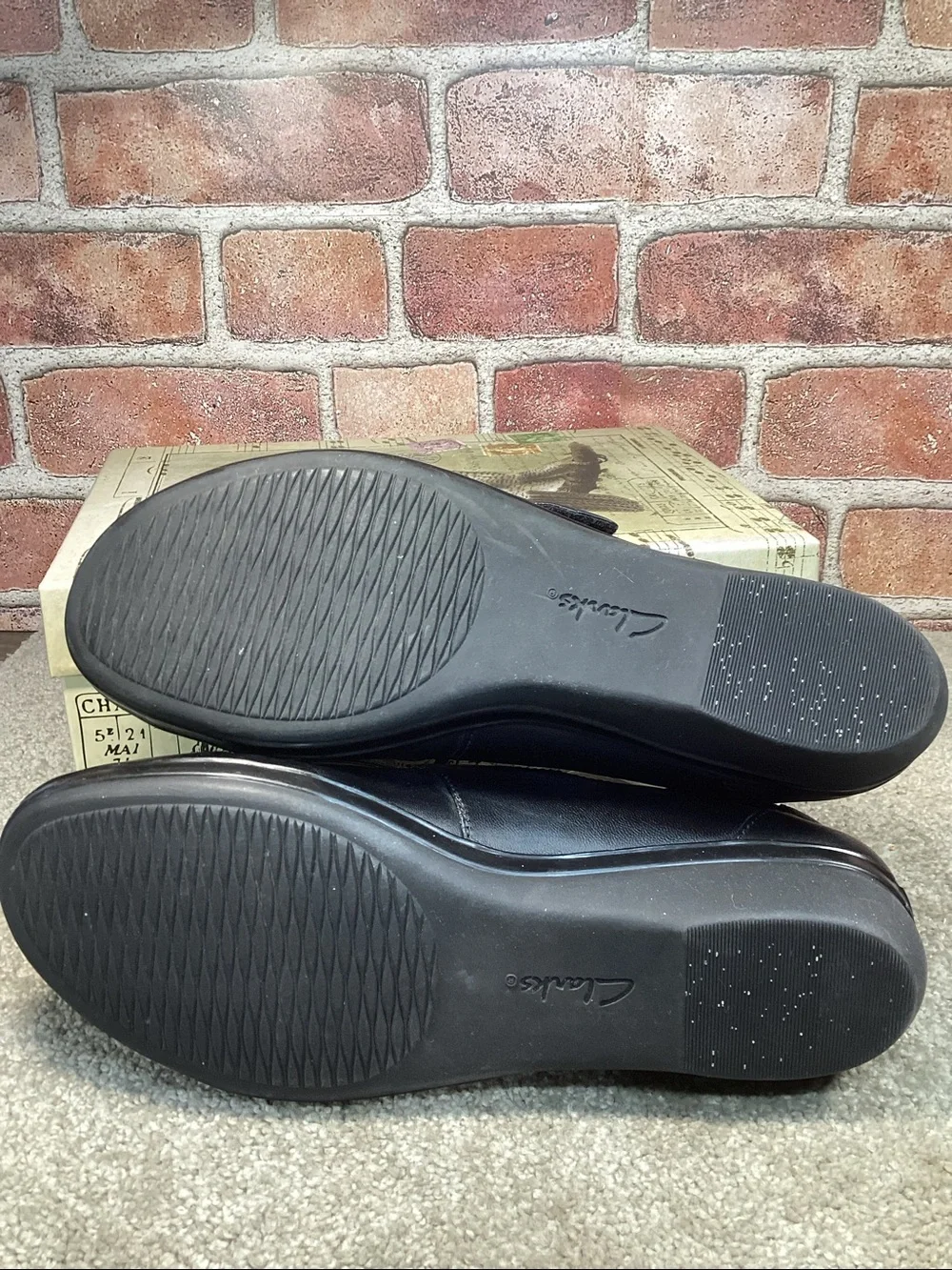 Clarks womens black Mary Jane flats size 9.5